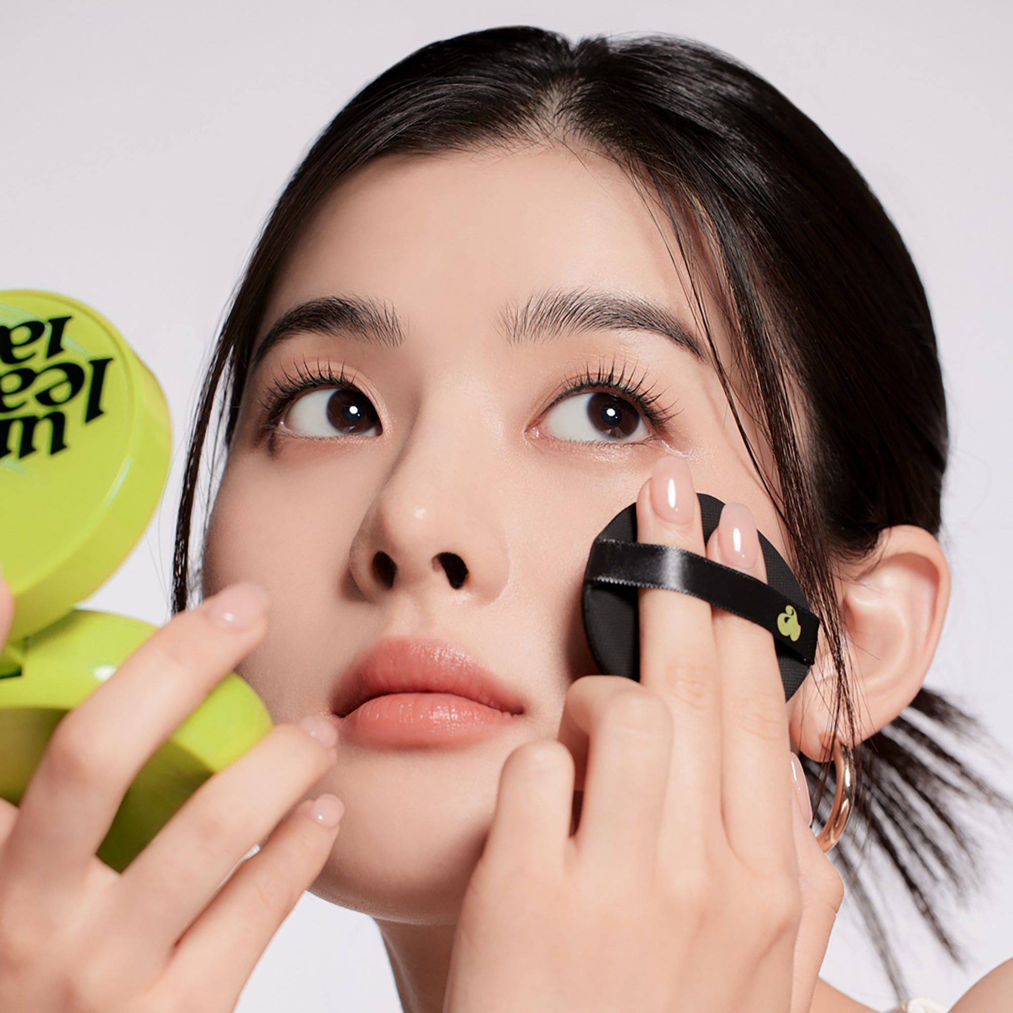 UNLEASHIA SATIN WEAR HEALTHY-GREEN CUSHION Etui für Foundations #5